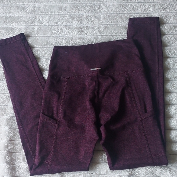 Aerie Women's Black and Burgundy Leggings - Picture 4 of 13